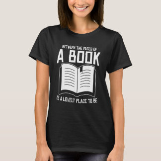 Camiseta Entre as Páginas de um Livro Lugar Encantador Bibl