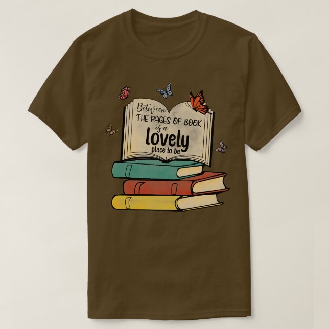Camiseta entre as páginas do livro é um lugar adorável para (Frente do Design)