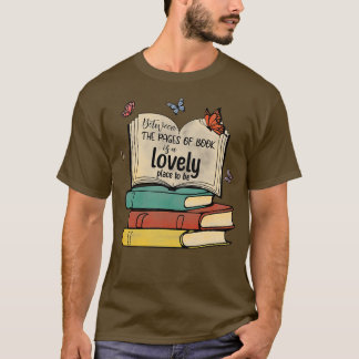Camiseta entre as páginas do livro é um lugar adorável para