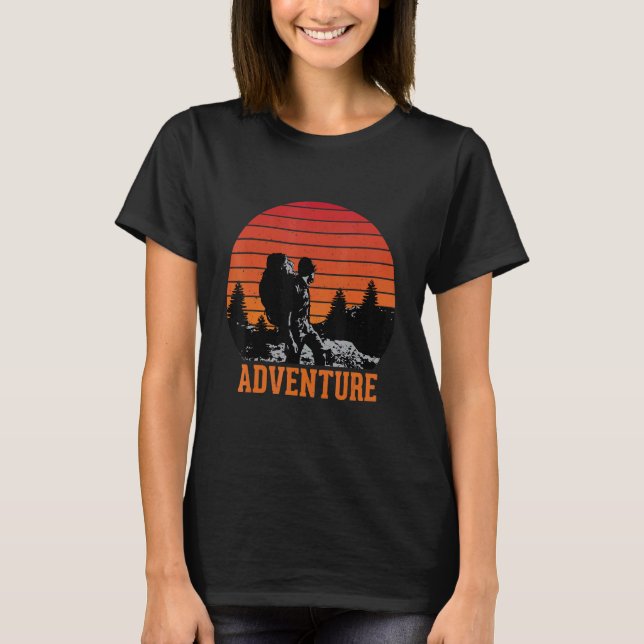 Camiseta Entusiasta de Montanha do Backpacker da Retro Adve (Frente)