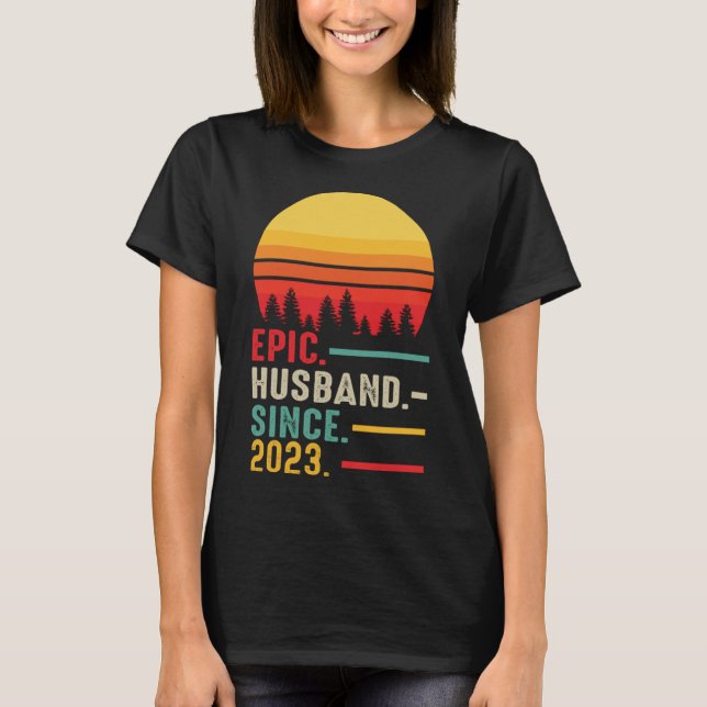 Camiseta Epic Husband Desde 2023 Feliz Aniversário (Frente)
