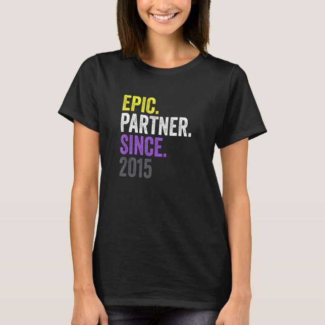 Camiseta Epic Partner Since 2015 Anniversary Non Binary Pri (Frente)