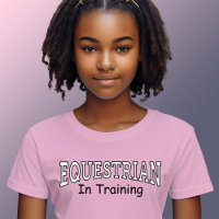 Equestre no treinamento de garotas cor-de-rosa
