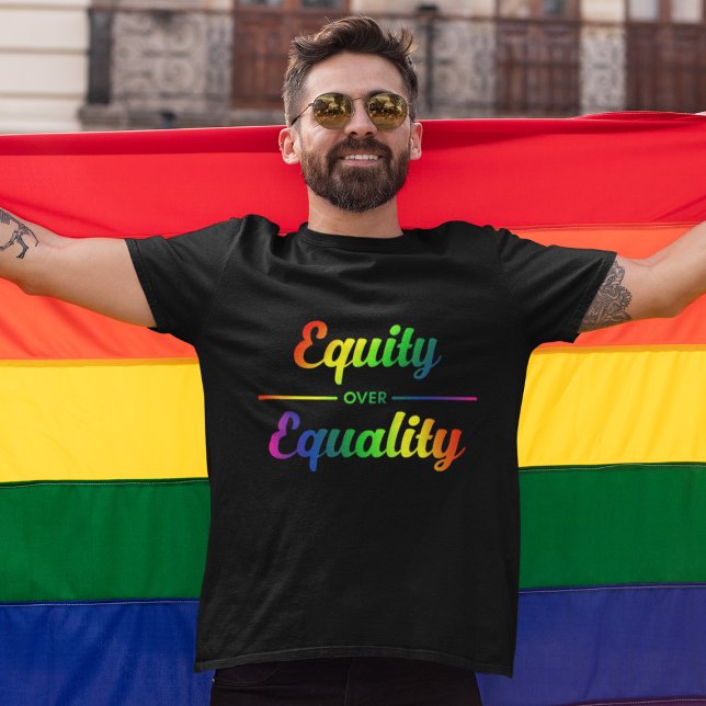 Camiseta Equidade Sobre Igualdade LGBT (Criador carregado)