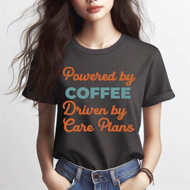 Camiseta Equipado com Café, Movido por Planos de Cuidados - (Criador carregado)