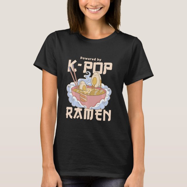 Camiseta Equipado com K-Pop e Ramen - KPOP (Frente)