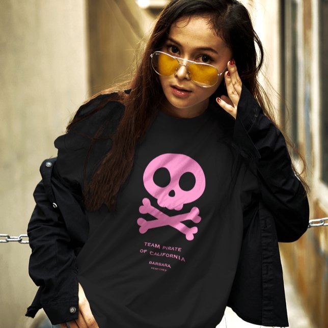 Camiseta Equipe da Família Colhida Rosa Pickleball do Crâni (Pickleball Team Family Name Matching Pickleball Player Skull Bones Pink Custom Name)