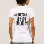 Camiseta Equipe da Noiva Citação Mãe do Noivo Monograma<br><div class="desc">Seja uma frente unida para os eventos do seu casamento, desde a festa de noivado até a despedida de solteiro e muito mais. Essas camisas mostrarão seu amor e apoio ao Noivo. Este design apresenta uma tipografia personalizada em negrito e sem serifa com a citação "Team Groom", juntamente com um...</div>