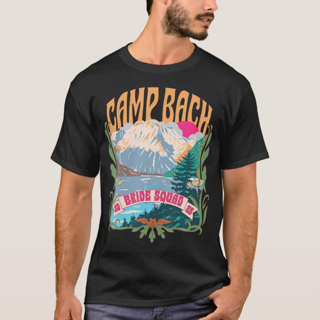 Camiseta Equipe da Noiva do Acampamento Bach 2025 Retro Cam (Frente)