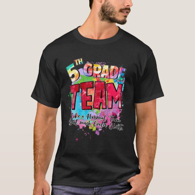 Camiseta Equipe De 5 Como Equipe Normal, Mas Muito Mais Fri (Frente)