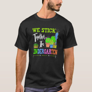 Camiseta Equipe de Cacto Fofo da Creche Nós Ficamos Juntos
