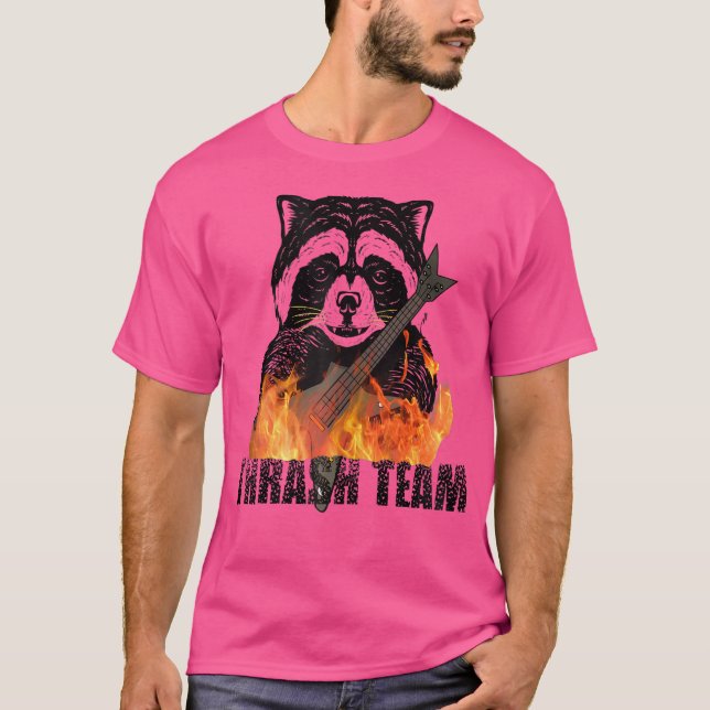 Camiseta Equipe de Thrash com Funny Raccoon Heavy Metal Gui (Frente)