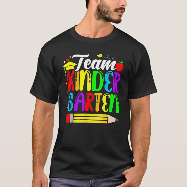 Camiseta Equipe Fofa Jardim de Infância Lápis De Volta à Es (Frente)