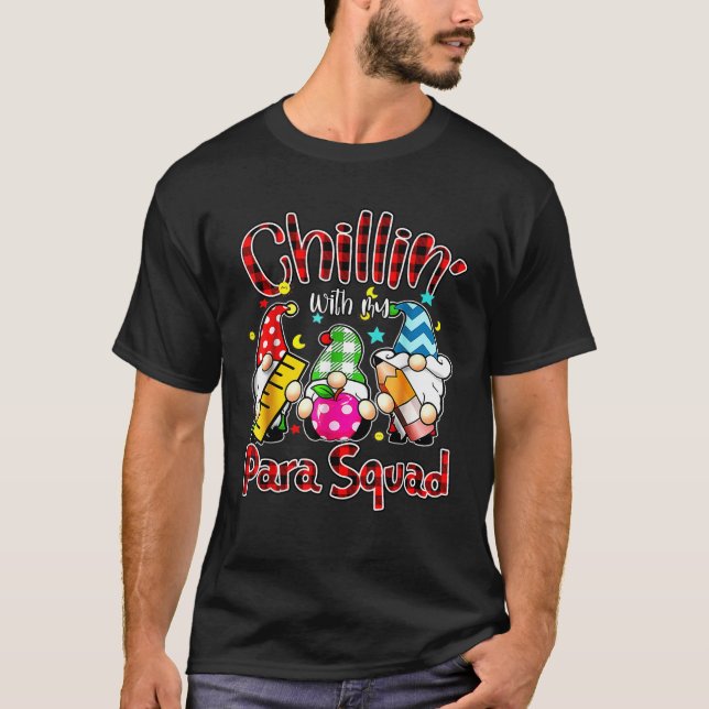 Camiseta Equipe Para Profissional Gnomos Relaxados Natal (Frente)