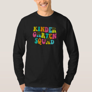 Camiseta Equipe Retro Kindergarten Squad Professor de Jardi