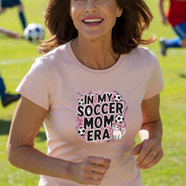 Camiseta Era da mãe do Cat (Soccer Mom Era T-Shirt - Perfect for Cat-Loving Soccer Moms!)