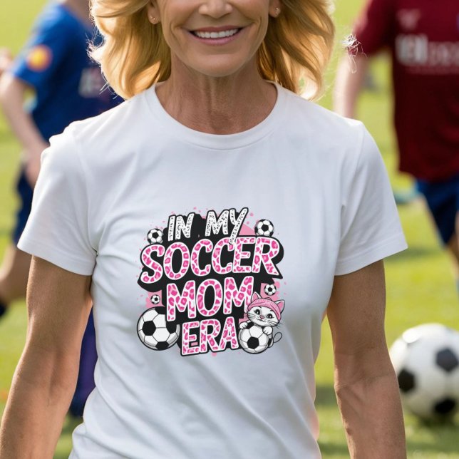 Camiseta Era da mãe do futebol (Soccer Mom Era T-Shirt - Perfect for Cat-Loving Soccer Moms!)