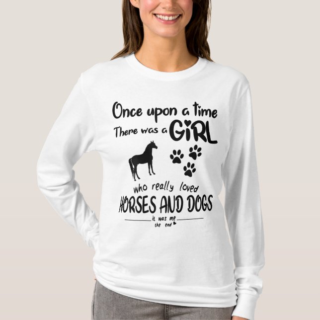 Camiseta Era Uma Vez Uma Menina Que Amava Cavalo E (Frente)
