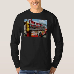 Camiseta Escada longa no carro de bombeiros