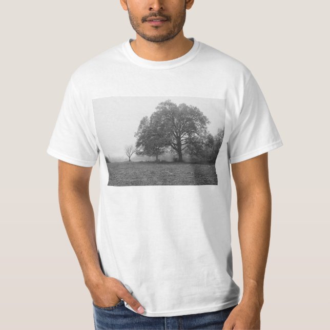 Camiseta Escala de Cinza de Manhã de outono (Frente)