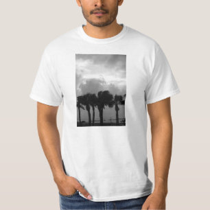 Camiseta Escala de Cinza de Tempestade Tropical