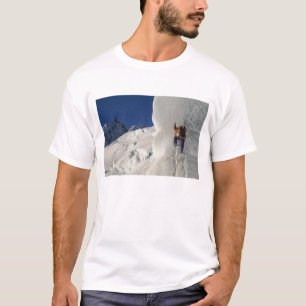 Camiseta Escalada no gelo no glaciar Tasman abaixo do Monte