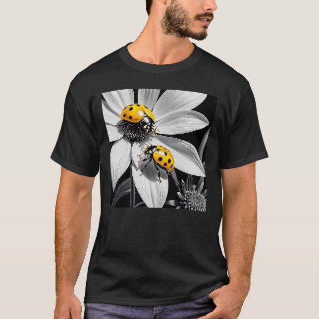 Camiseta Escaravelho Amarelo Na Flor Branca Preta (Frente)