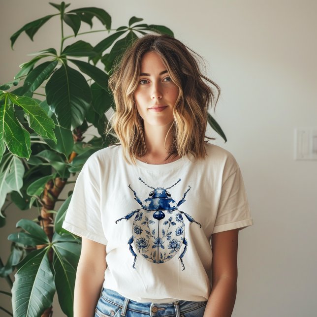 Camiseta Escaravelho decorado de azul e branco (Criador carregado)