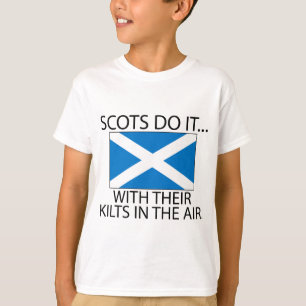 Camiseta Escoceses Fazem Isso... Com Seus Kilts No Ar