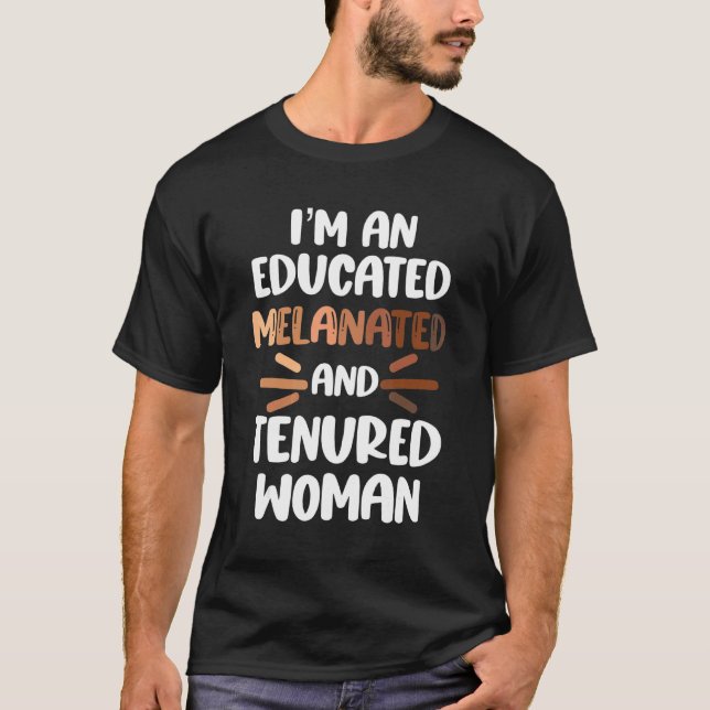 Camiseta Escola de Educação Pro para Mulher Negra Tenured M (Frente)