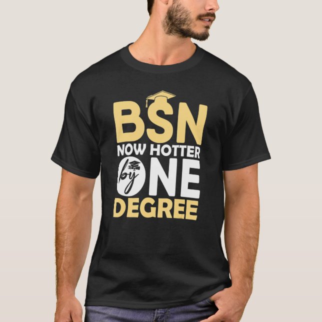 Camiseta Escola De Enfermagem De Enfermeira Bsn Agora Mais  (Frente)