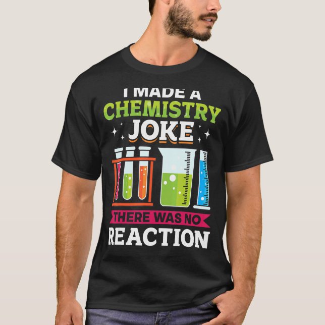 Camiseta Escola De Professores Eu Fiz Uma Piada De Química  (Frente)