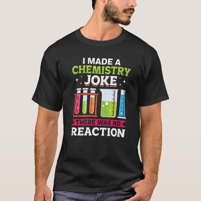 Camiseta Escola De Professores Eu Fiz Uma Piada De Química  (Frente)