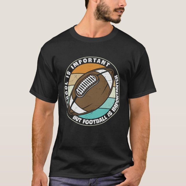 CAMISETA ESCOLA É IMPORTANTE, MAS FUTEBOL É IMPORTANTE (Frente)