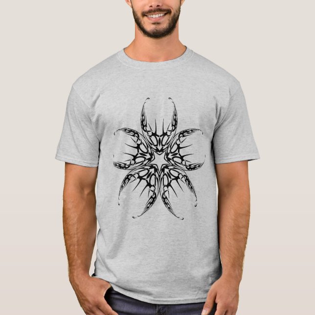 Camiseta Escorpião Tribal - Design de Arte em Linha Negra (Frente)