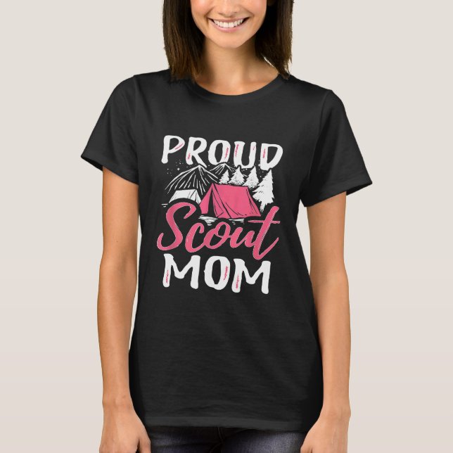 Camiseta Escoteiro Orgulhoso Mamãe Estigando Den Líder Cub  (Frente)