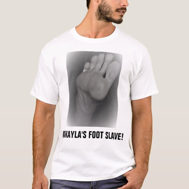 CAMISETA ESCRAVO DE PÉ DE MIKAYLA (Frente)