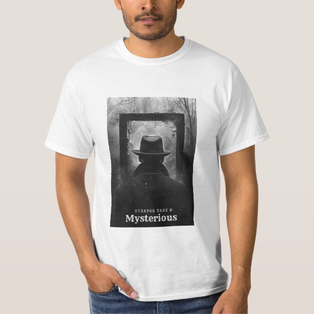 Camiseta Escuro Estranho e Misterioso (Frente)