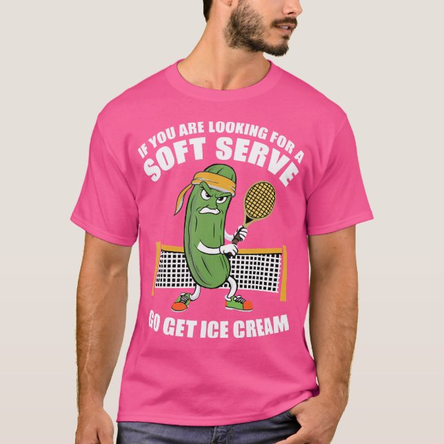 Camiseta Esfera Engraçada Jogando Tênis de Picle Soft Serve (Frente)