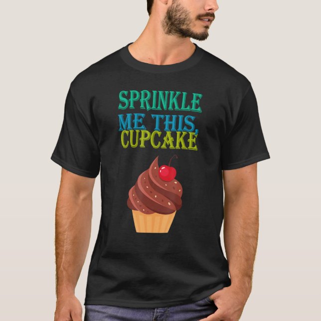 Camiseta Esfregue-Me Este Cupcake Fazendo Humor Sarcástico (Frente)
