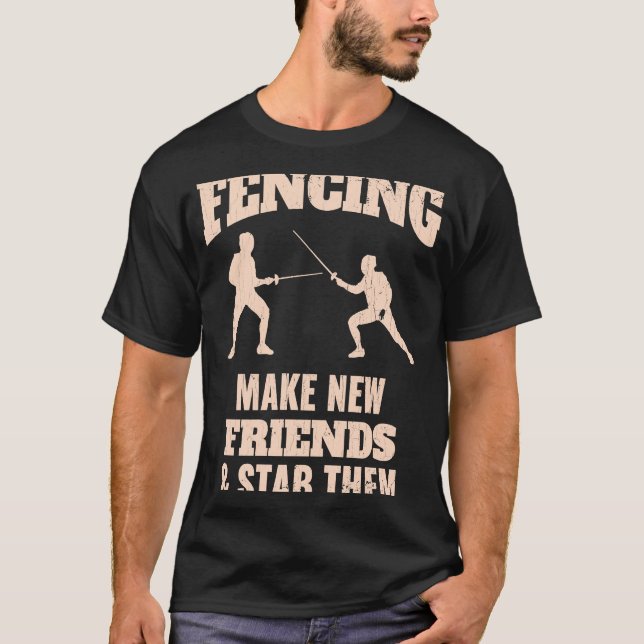 Camiseta Esgrima Torna Novos Amigos E Os Esfaqueia Para (Frente)