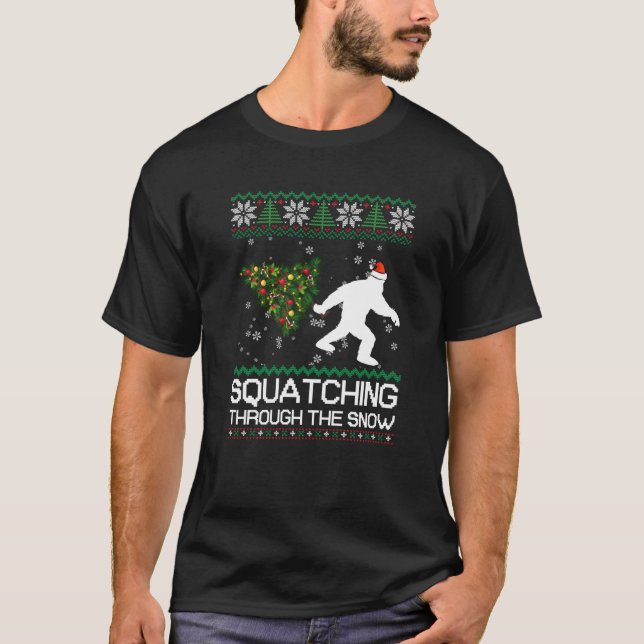 Camiseta Esmagando Através Do Sasquato De Natal Feio Da Nev (Frente)