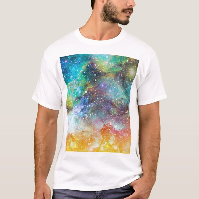 Camiseta Espaço futurístico, fundo nebuloso estrelado. (Frente)