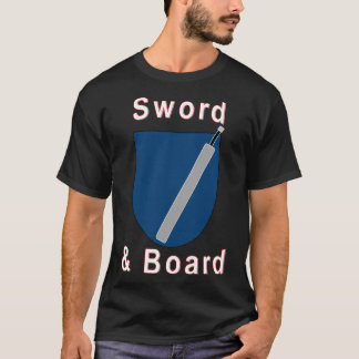 Camiseta Espada e Conselho. O clássico combo de caça.