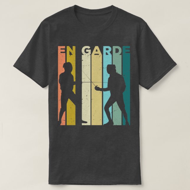Camiseta Espada Lutante Contra Espada En Garde (Frente do Design)