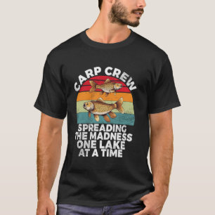 Camiseta Espalhando a Loucura Um Lago de Cada Vez Carpa Pei