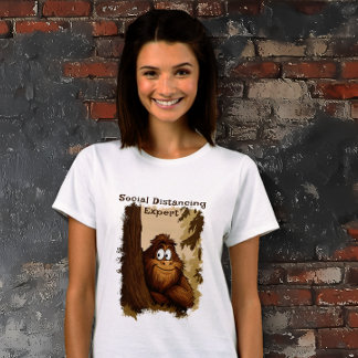 Camiseta Especialista em Distanciamento Social Sasquatch