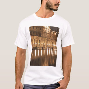 Camiseta Espelho de água no Louvre, Paris, França