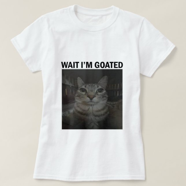 Camiseta Espera, eu sou o Bobo Goated Cat Meme Engraçado. (Frente do Design)