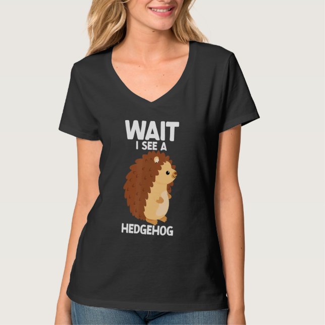 Camiseta Espera, eu vejo um ouriço-cacheiro, lindo ouriço-c (Frente)